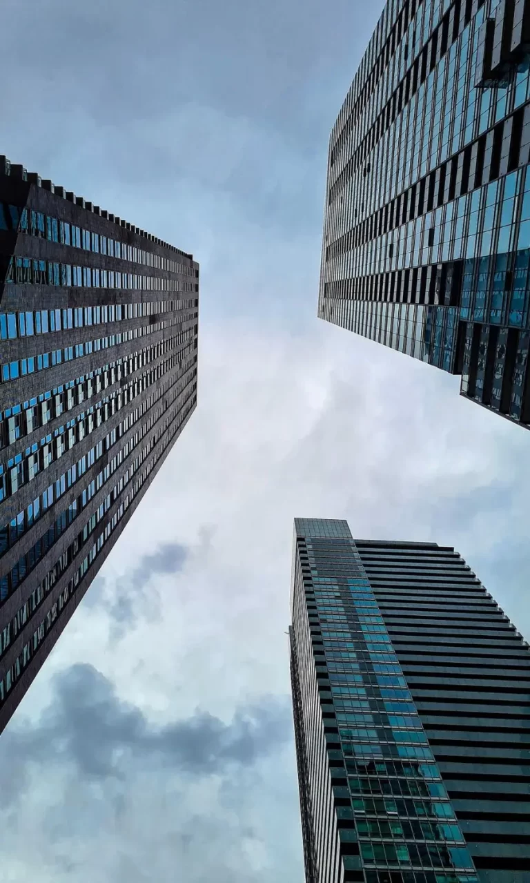 Tres edificios